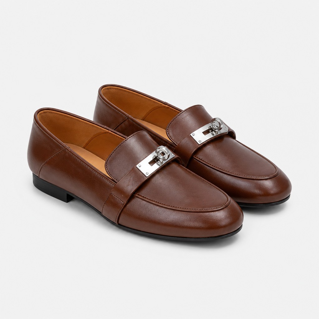 mocassins marron vernis à enfiler à petit talon