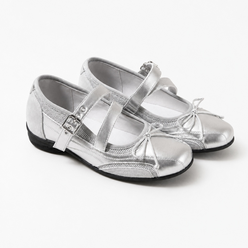 Variante delle ballerine Mary Jane color argento