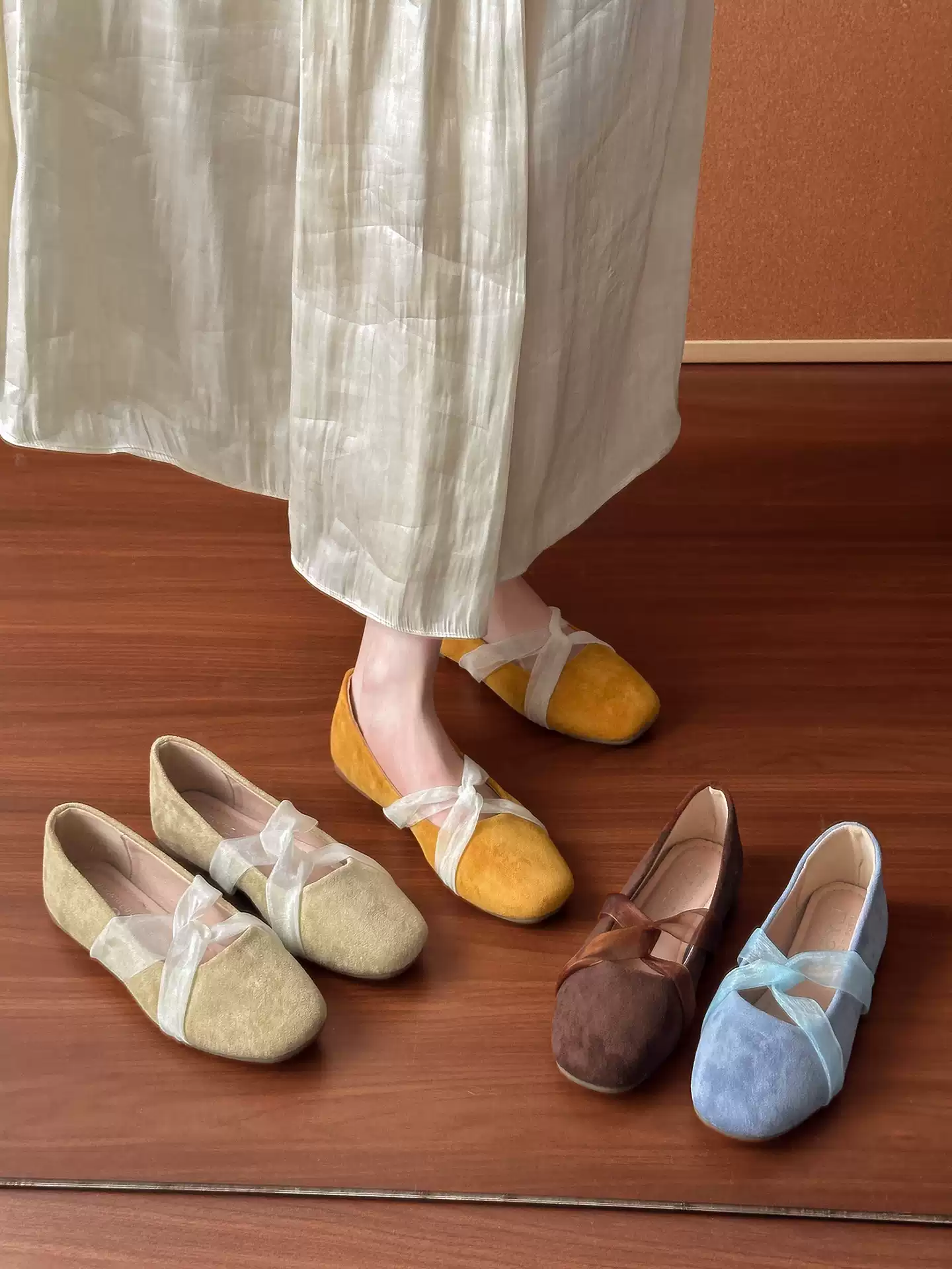 クロスストラップ バレエ シューズの複数のカラー オプション