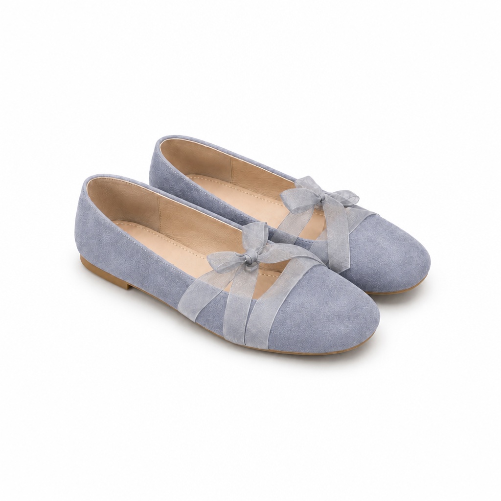 Ballerine blu con fiocco su sfondo tinta unita