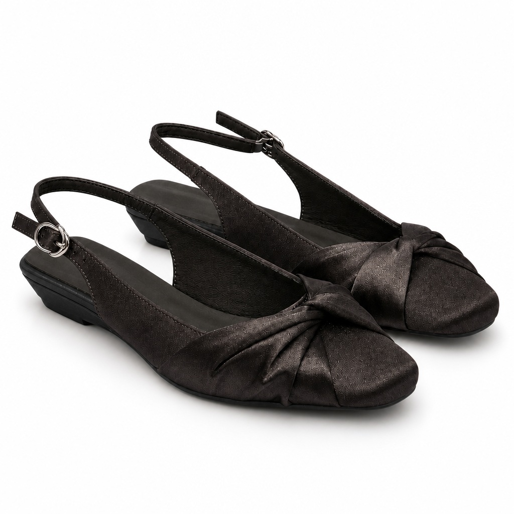 Vista completa do produto de sapatilhas pretas slingback