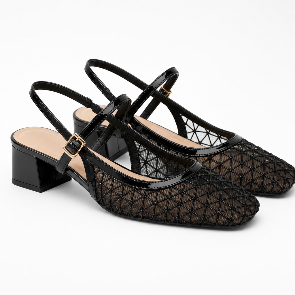 Sapatos pretos transparentes com biqueira quadrada e visão completa do produto