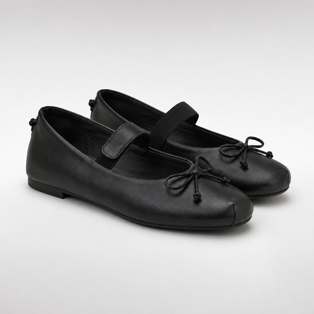 Zwarte, gevoerde wandelschoenen met elastische band.