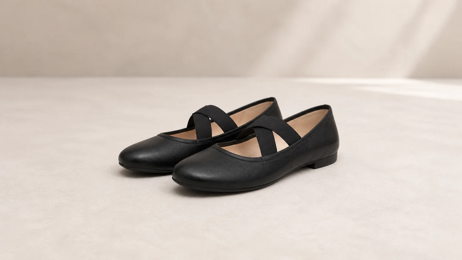 Scarpe Mary Jane di tutti i giorni abbinate a una scena di stile di vita orizzontale